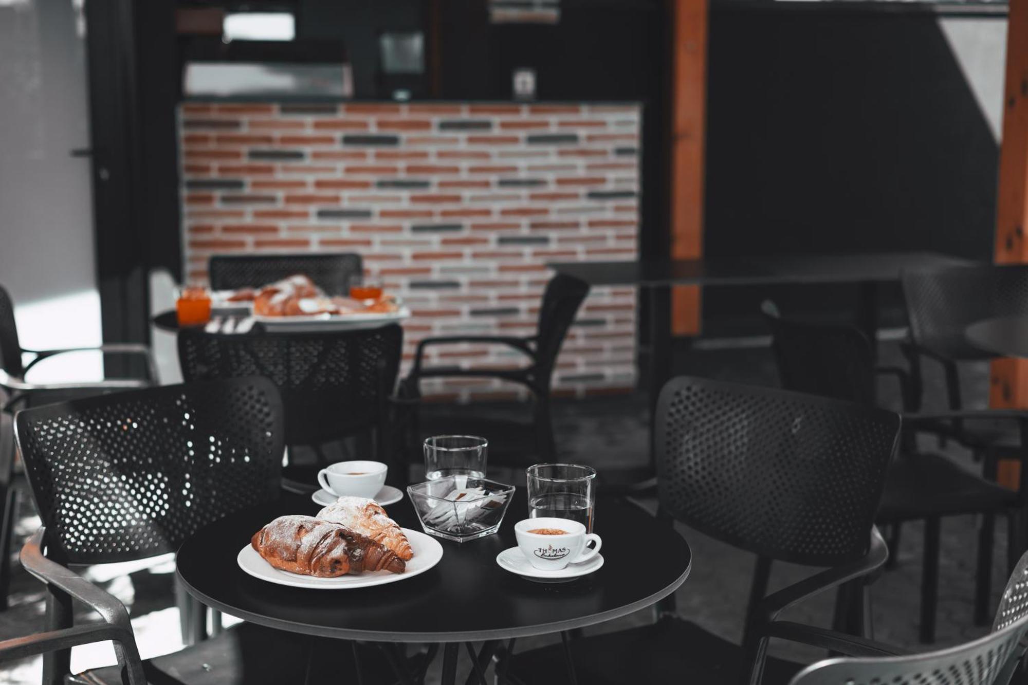 Hotel Beke فلورا المظهر الخارجي الصورة